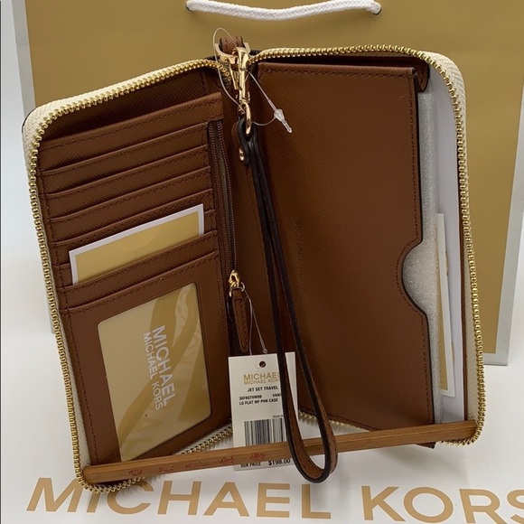 Michael Kors Jet Set Travel Phone Wristlet… - Picture 10 of 16